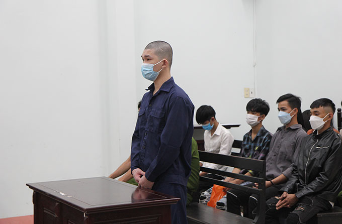 Rủ nhau đi giải quyết mâu thuẫn, 5 bị cáo lãnh án