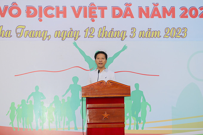 Ông Phan Thanh Liêm-Phó Chủ tịch UBND TP. Nha Trang tuyên bố phát động Ngày chạy Olympic vì sức khỏe toàn dân năm 2023.
