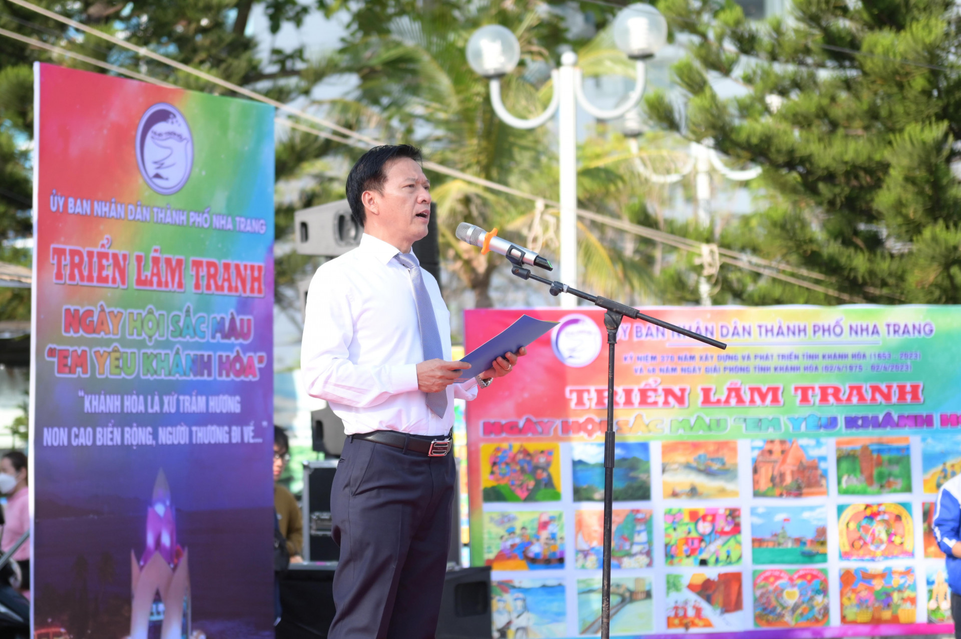 Phan Thanh Liem, vice-chairman of Nha Trang City People's Committee giving opening speech