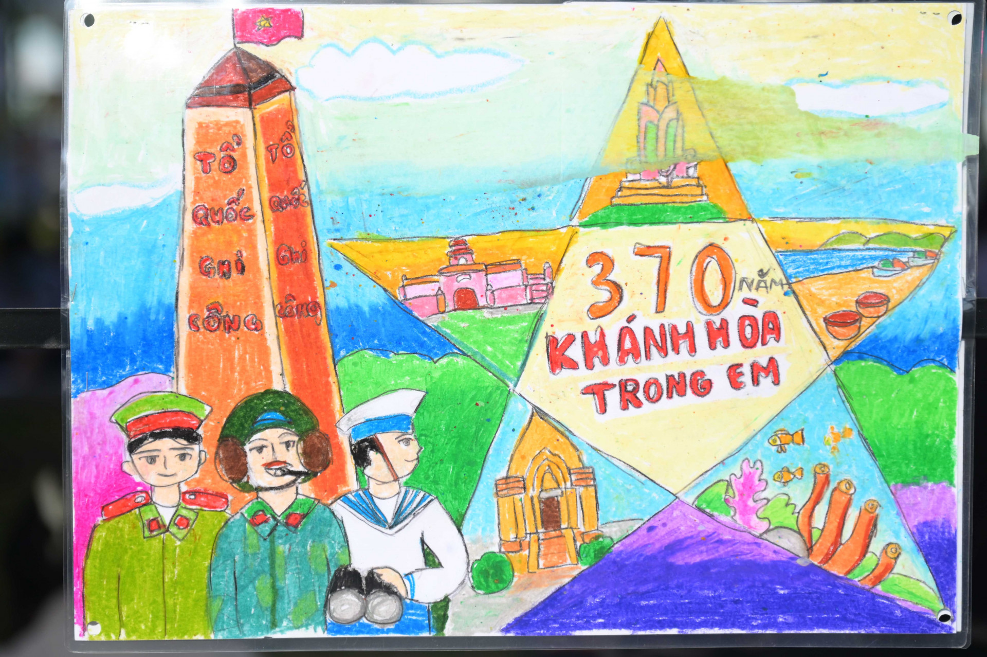 A painting depicting many typical works and features of Khanh Hoa
