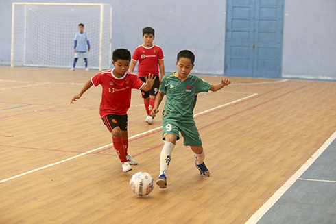Trận chung kết cấp Tiểu học giữa hai đội Nha Trang gặp Vạn Ninh.