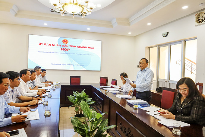 Ông Lê Hữu Hoàng phát biểu kết luận cuộc họp.
