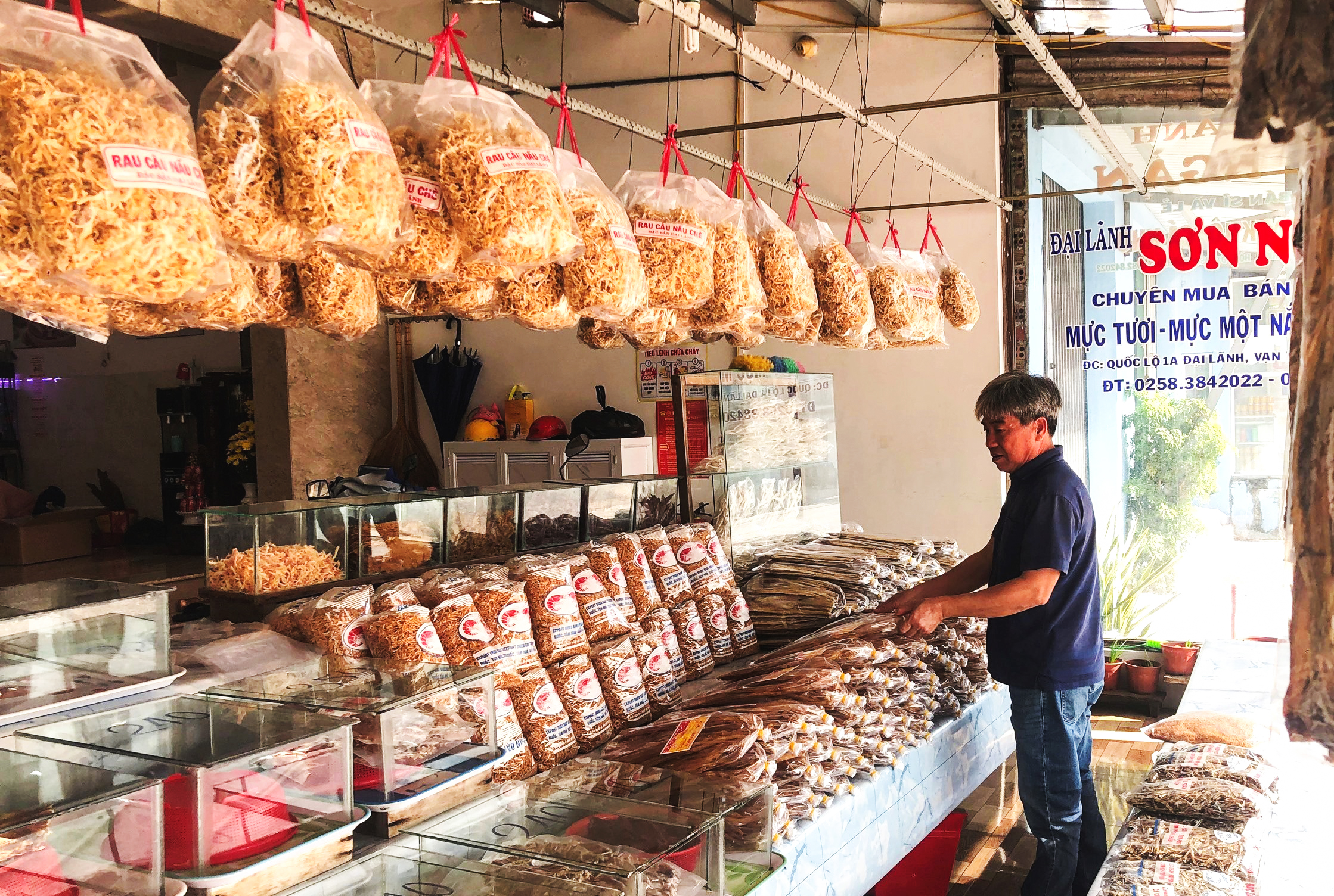 Các cơ sở chế biến hải sản khô xã Đại Lãnh: Buôn bán ế ẩm