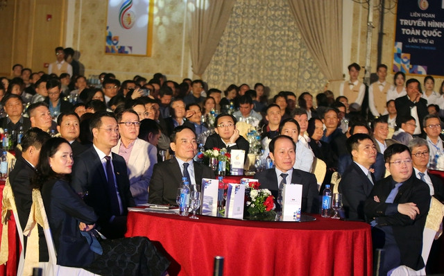 Phó Thủ tướng Chính phủ Trần Lưu Quang cùng các đại biểu tham dự Lễ khai mạc Liên hoan truyền hình toàn quốc lần thứ 41 - Ảnh: VGP/Hải Minh
