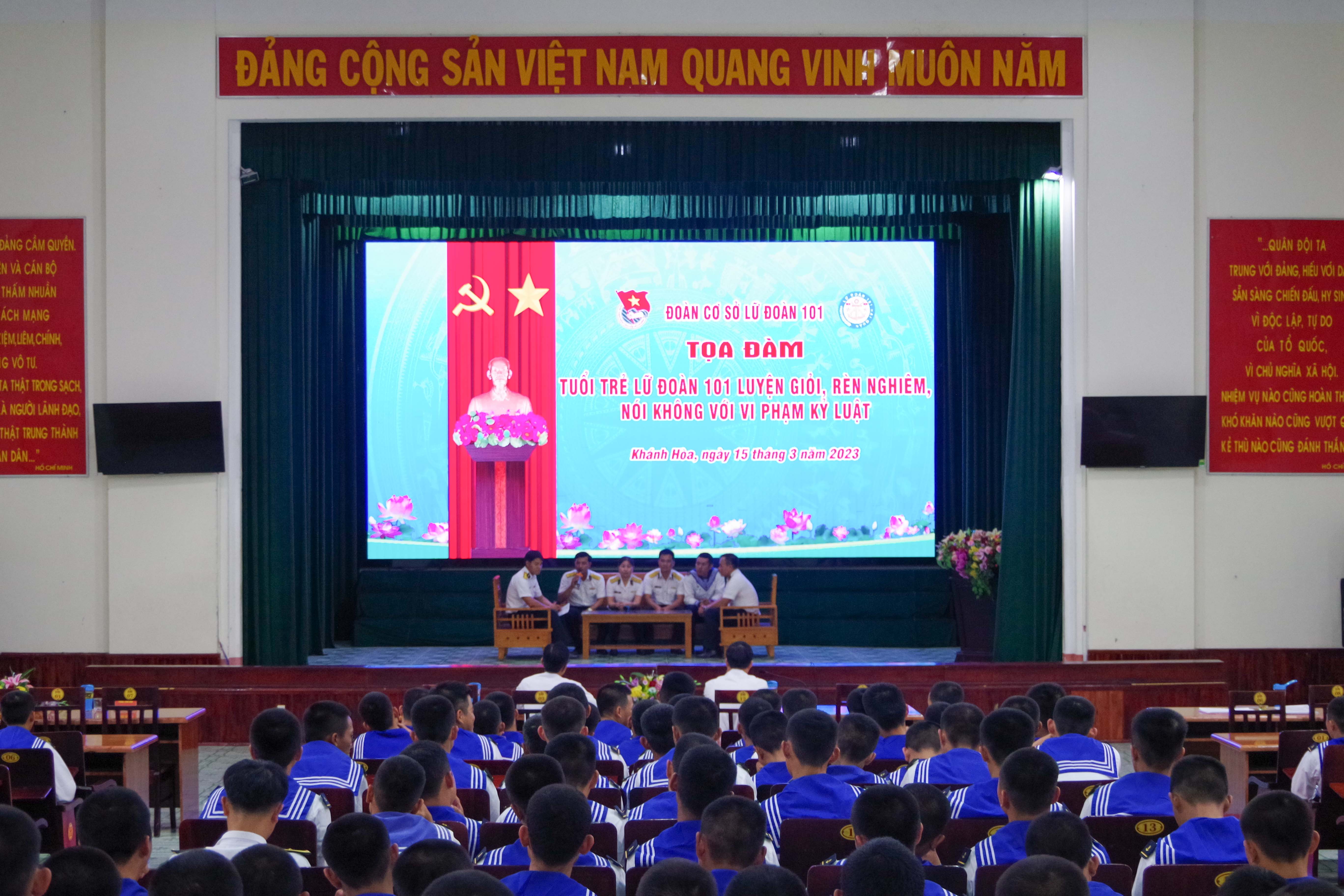 Đoàn cơ sở Lữ đoàn 101: Tổ chức toạ đàm thanh niên