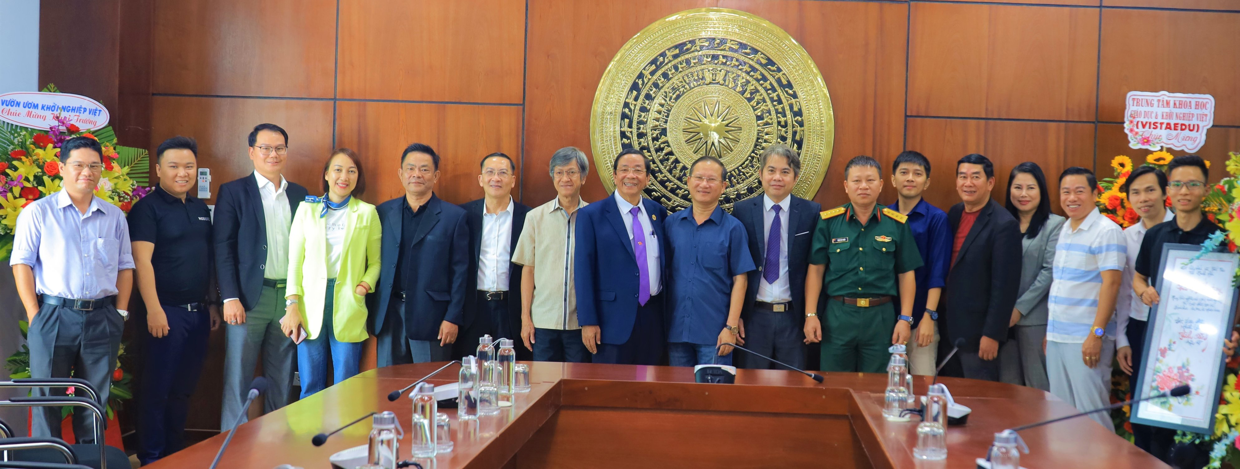 Thành lập Trung tâm Nghiên cứu Phát triển trí tuệ nhân tạo