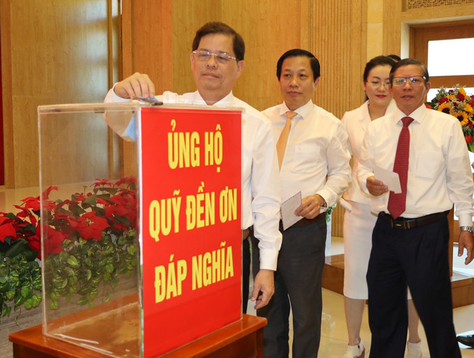 Lãnh đạo tỉnh Khánh Hòa tham gia đóng góp ủng hộ Quỹ  