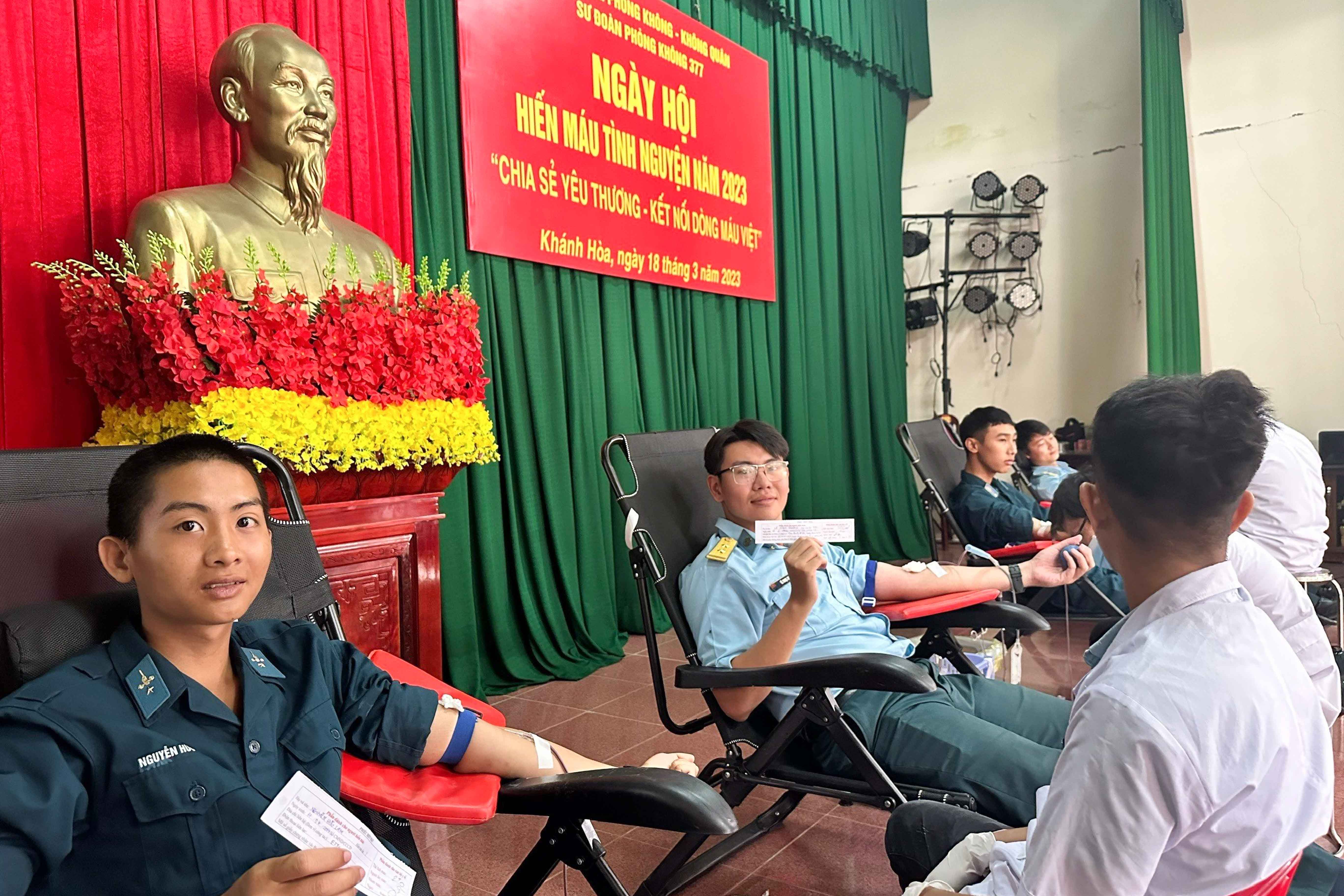 Trung đoàn 591, Sư đoàn Phòng không 377: 200 cán bộ, chiến sĩ tham gia hiến máu tình nguyện