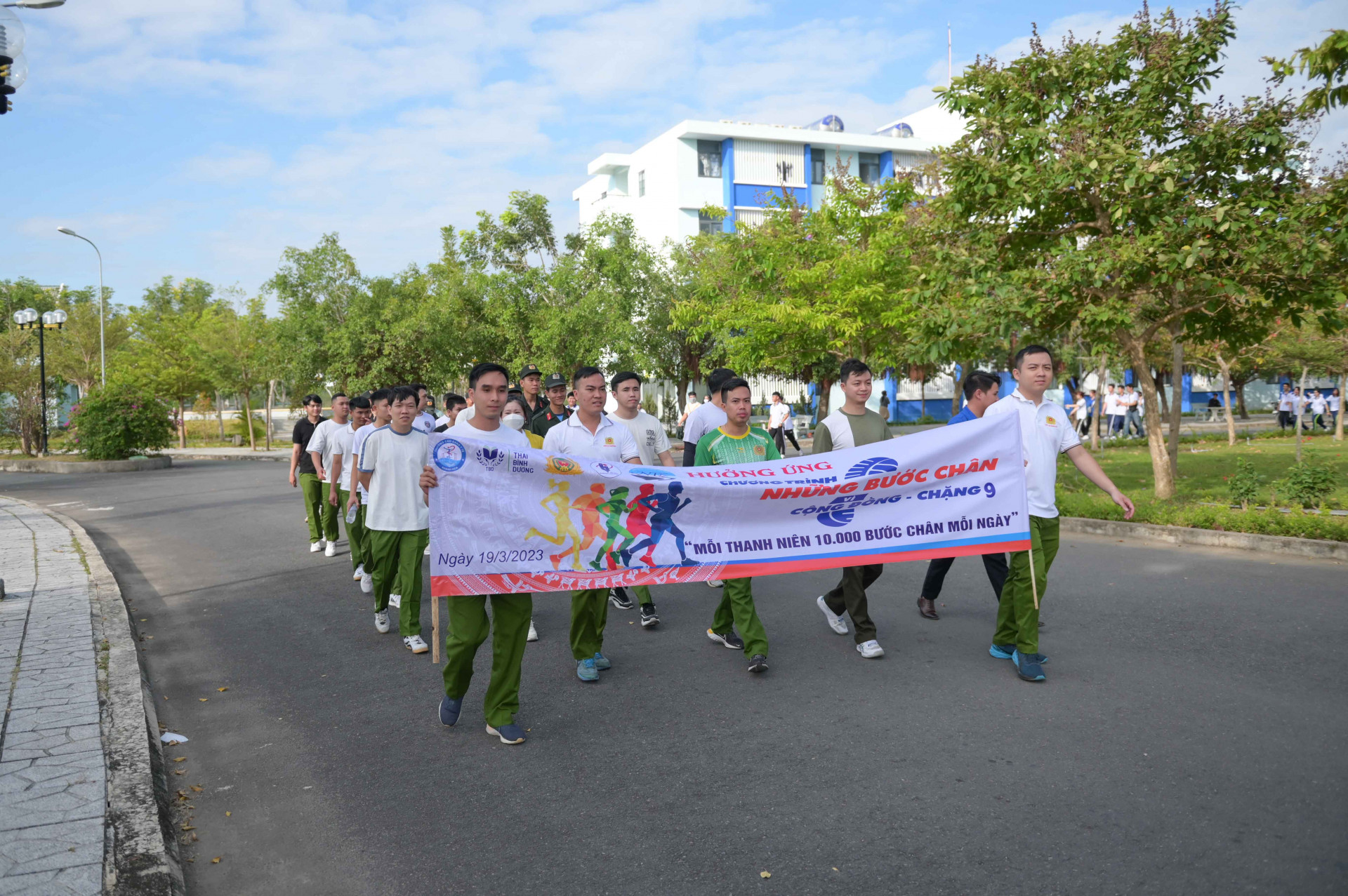 Các đoàn viên, thanh niên tham gia hoạt động