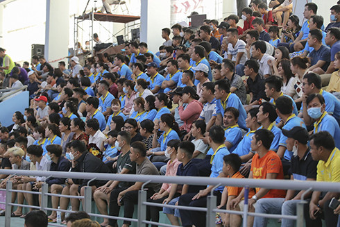 Many spectators see the first match of Sanvinest Khanh Hoa