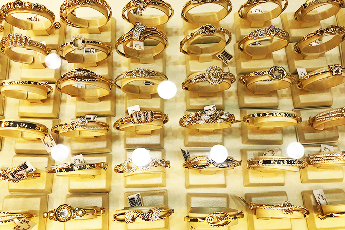 Giá vàng đảo chiều giảm mạnh