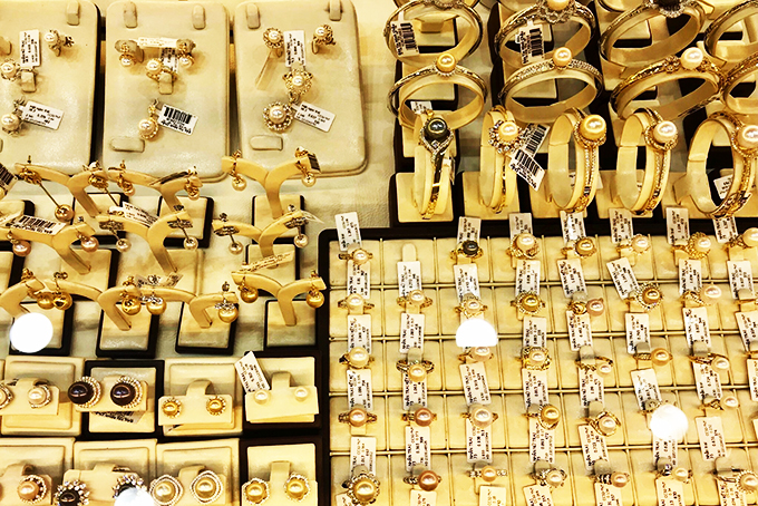 Giá vàng giảm 200.000 đồng mỗi lượng