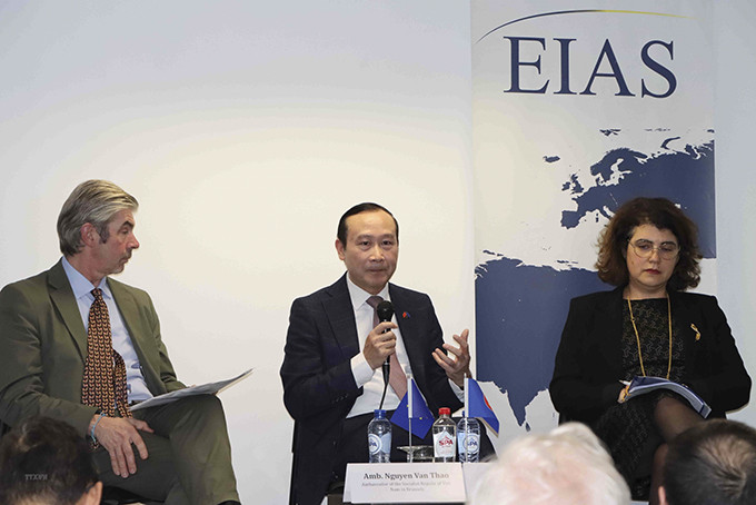 Đại sứ Việt Nam tại Bỉ - Trưởng Phái đoàn Việt Nam bên cạnh Liên minh châu Âu (EU), Nguyễn Văn Thảo phát biểu tại hội thảo. (Ảnh: Hương Giang/TTXVN)