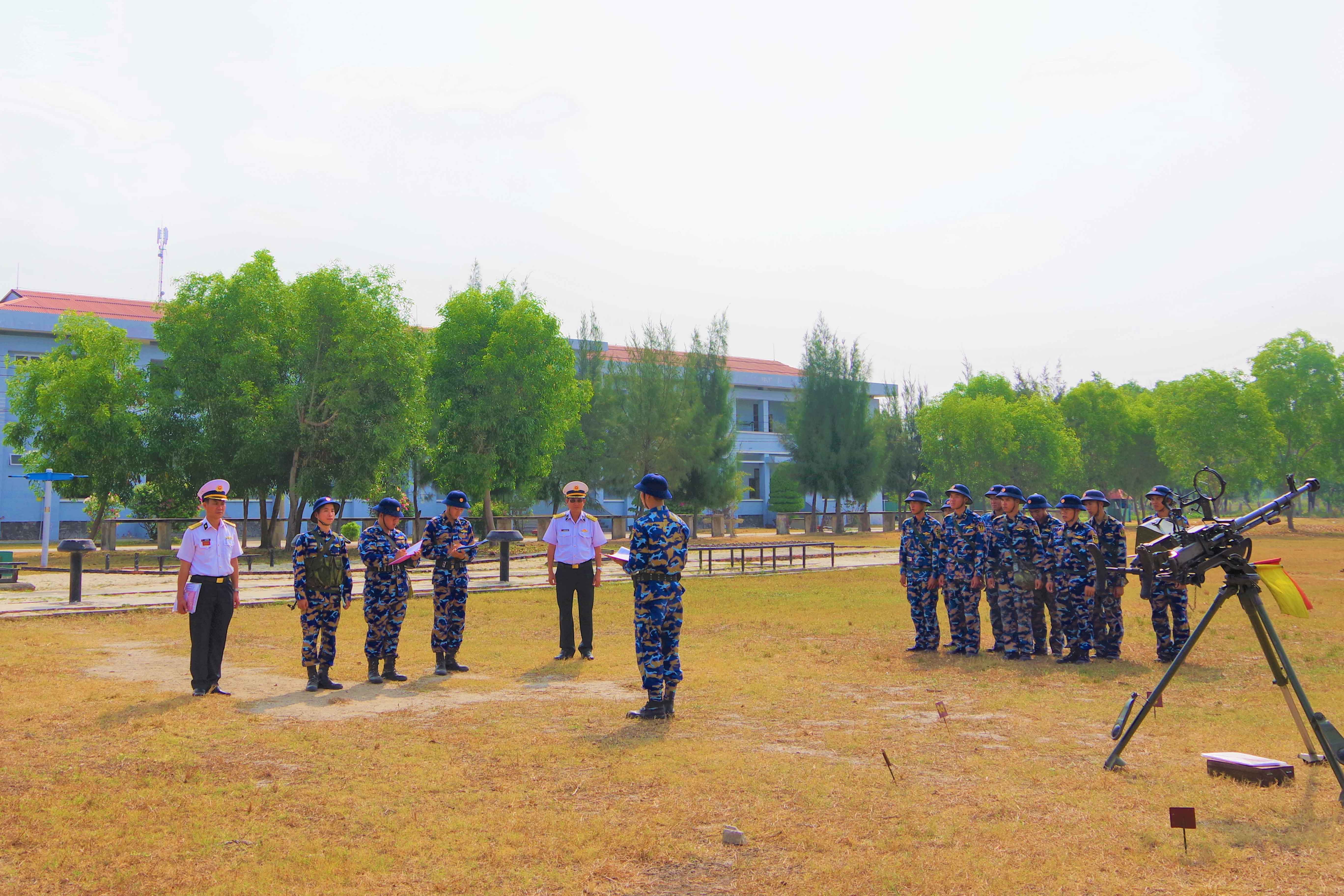 Kiểm tra việc thông qua giáo án của Đại đội 1, Tiểu đoàn 863