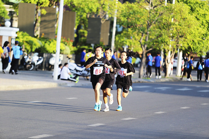 Các vận động viên tham gia giải chạy việt dã TP. Nha Trang năm 2023. Ảnh: Phúc Hiếu