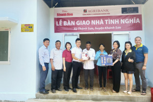House handover to poor family in Thanh Son