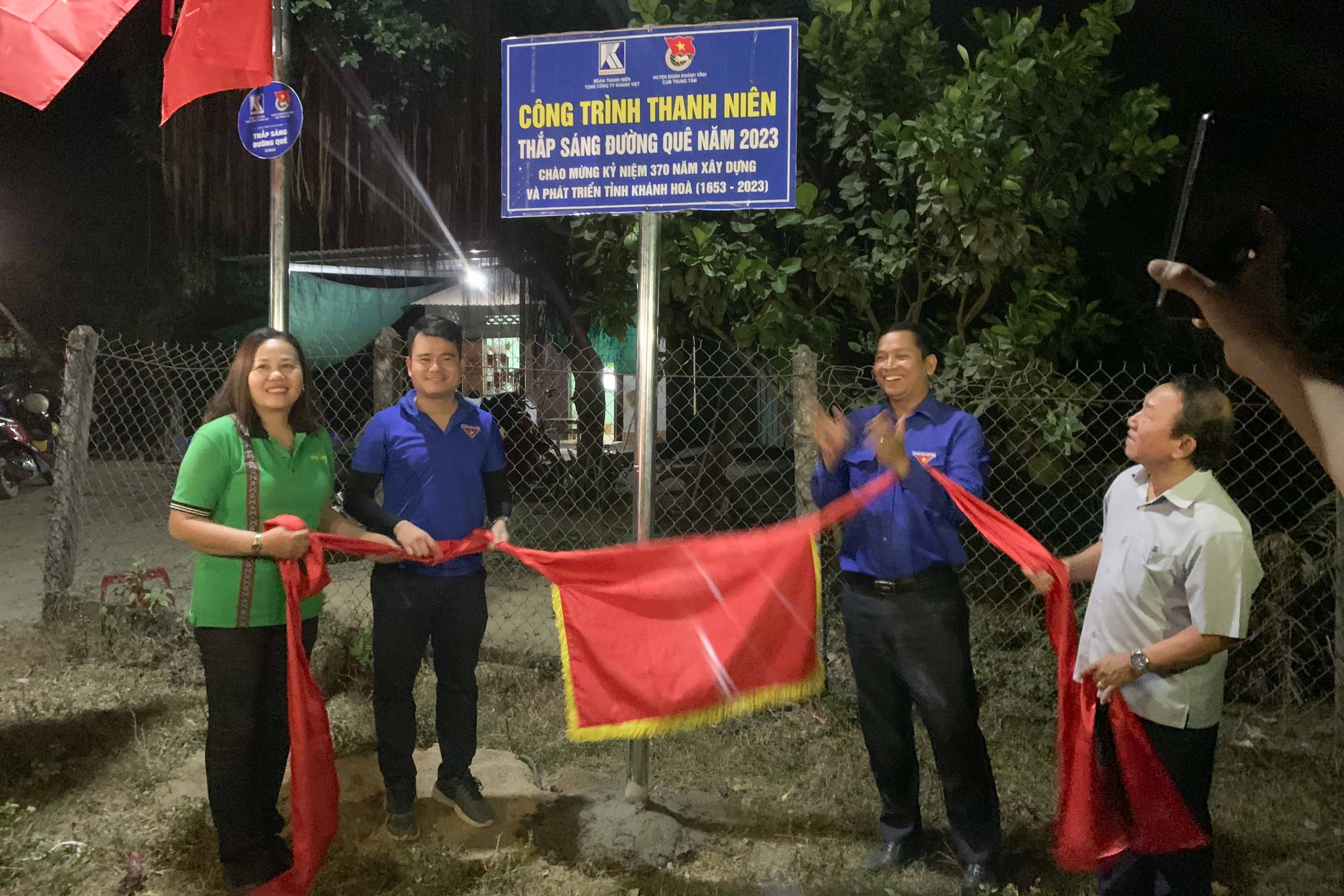 Khánh thành công trình thanh niên Thắp sáng đường quê tại xã Khánh Phú