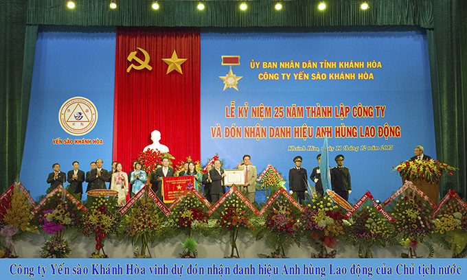 Công ty TNHH Nhà nước Một thành viên Yến sào Khánh Hòa đón nhận danh hiệu Anh hùng Lao động.