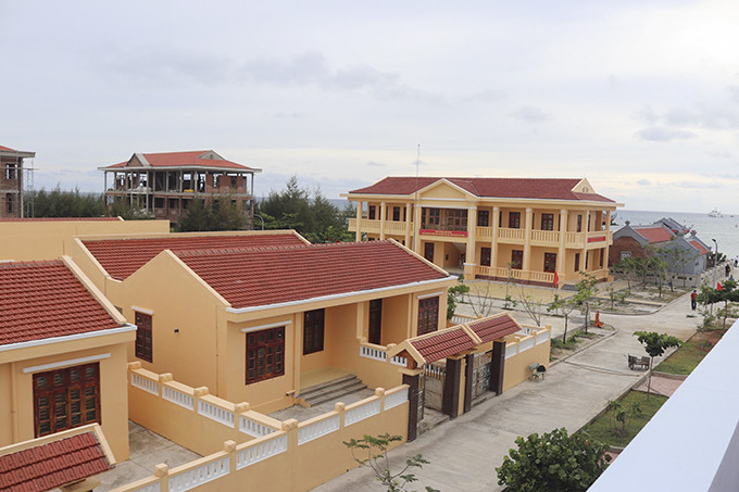 Các công trình ở quần đảo Trường Sa ngày nay đã được xây kiên cố,  đảm bảo phục vụ sinh hoạt và làm việc cho quân và dân. Ảnh: Thái Thịnh