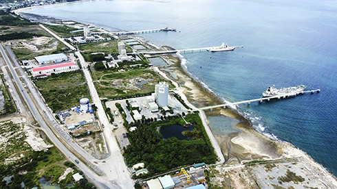 Cảng quốc tế Nam Vân Phong.