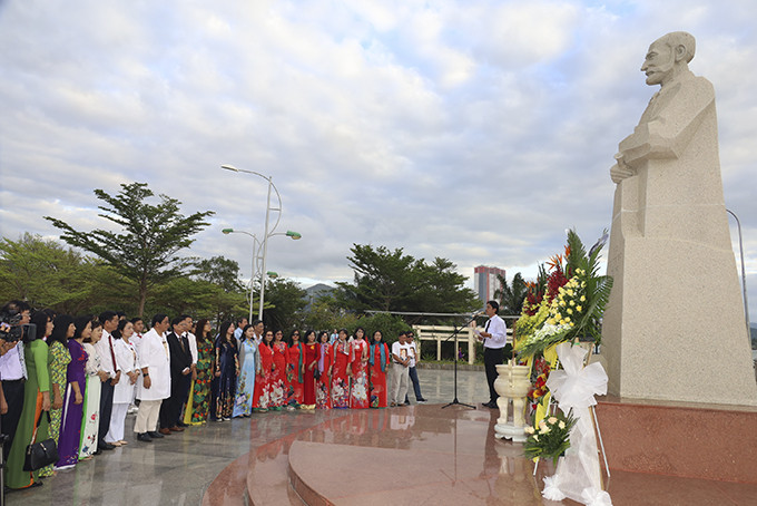 Năm 2012, tượng đài bác sĩ A.Yersin được dựng trong khuôn viên Công viên Yersin (TP. Nha Trang).