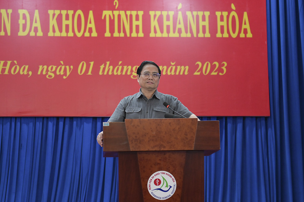 Thủ tướng Chính phủ phát biểu tại buổi làm việc với tập thể lãnh đạo, cán bộ, y, bác sĩ Bệnh viện Đa khoa tỉnh Khánh Hòa.