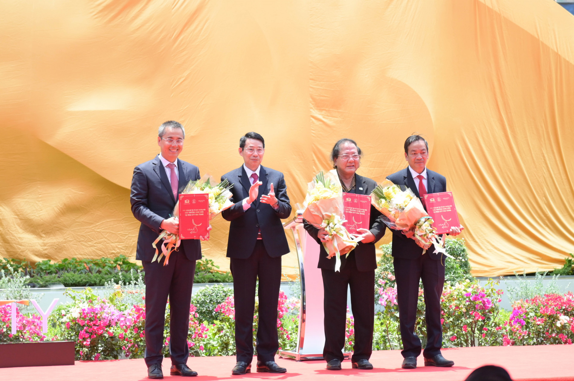 Lễ công bố thoả thuận hợp tác phối hợp tổ chức thường niên giải thưởng Cánh diều tại Nha Trang giữa tỉnh Khánh Hoà – Hội điện ảnh Việt Nam – Công ty Cổ phần Vega City (thuộc Tập đoàn KDI Holdings)