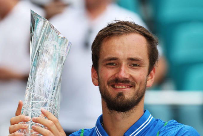 Vô địch Miami Open: Medvedev xứng danh "vua sân cứng"
