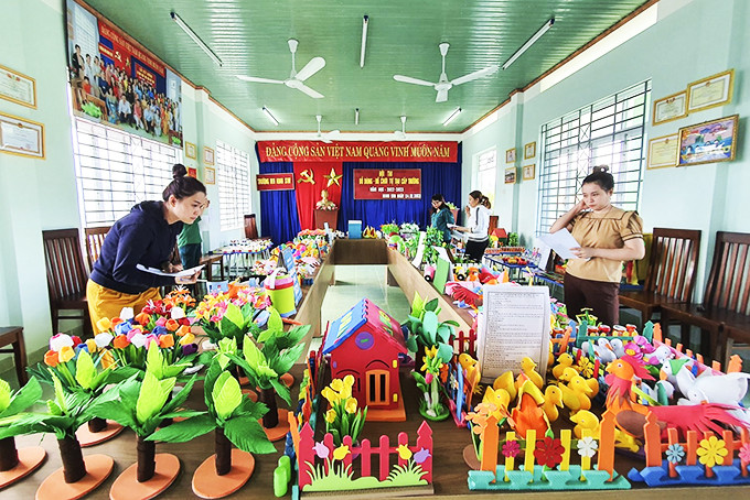 Hội thi đồ dùng, đồ chơi tự tạo của Trường Mầm non Ninh Sim (thị xã Ninh Hòa). 