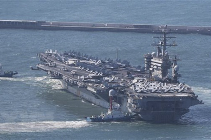 Tàu sân bay Mỹ USS Nimitz tới căn cứ hải quân ở Busan, ngày 2/4/2023. (Ảnh: YONHAP/TTXVN)