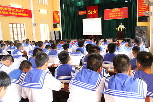 Phổ biến, giáo dục pháp luật cho gần 700 chiến sĩ mới