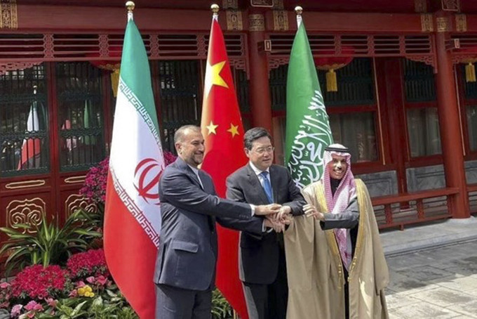 Ngoại trưởng Iran Amir-Abdollahian, Bộ trưởng Ngoại giao Trung Quốc Tần Cương và Ngoại trưởng Saudi Arabia, Hoàng tử Faisal bin Farhan. (Nguồn: Twitter)