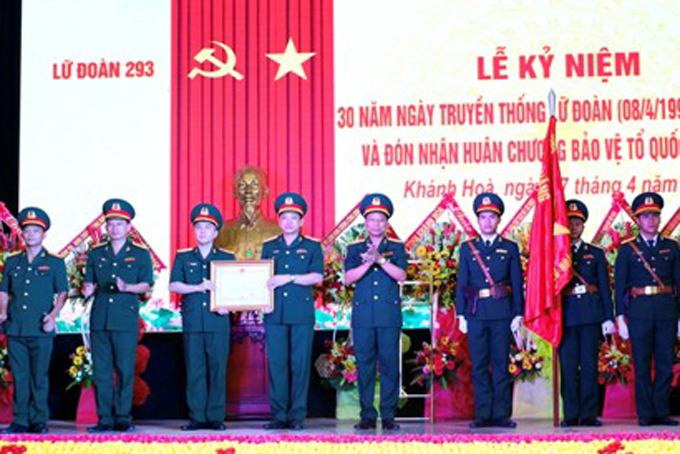 Lữ đoàn Công binh 293 kỷ niệm 30 năm Ngày truyền thống và đón nhận Huân chương Bảo vệ Tổ quốc hạng Nhì