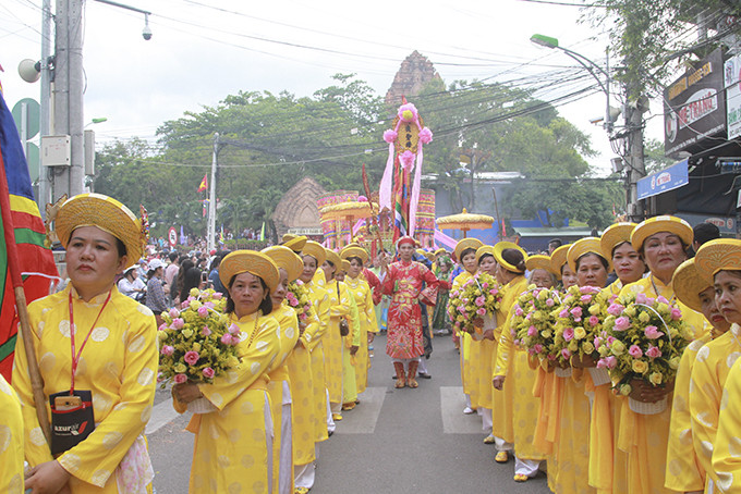 Pilgrims attending Ponagar Temple Festival